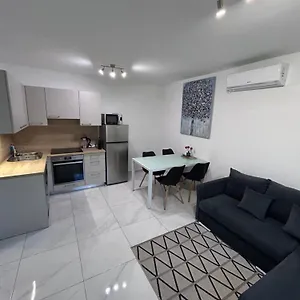 Ivaana Apartment Banjol