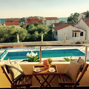Petiva House Apartment Banjol